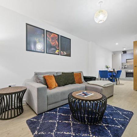 Stylish & Spacious Salford Quays One Bedroom High Floor Apartment With Balcony Манчестер Экстерьер фото