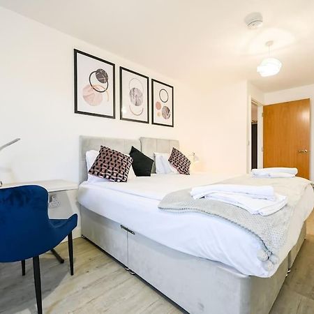 Stylish & Spacious Salford Quays One Bedroom High Floor Apartment With Balcony Манчестер Экстерьер фото