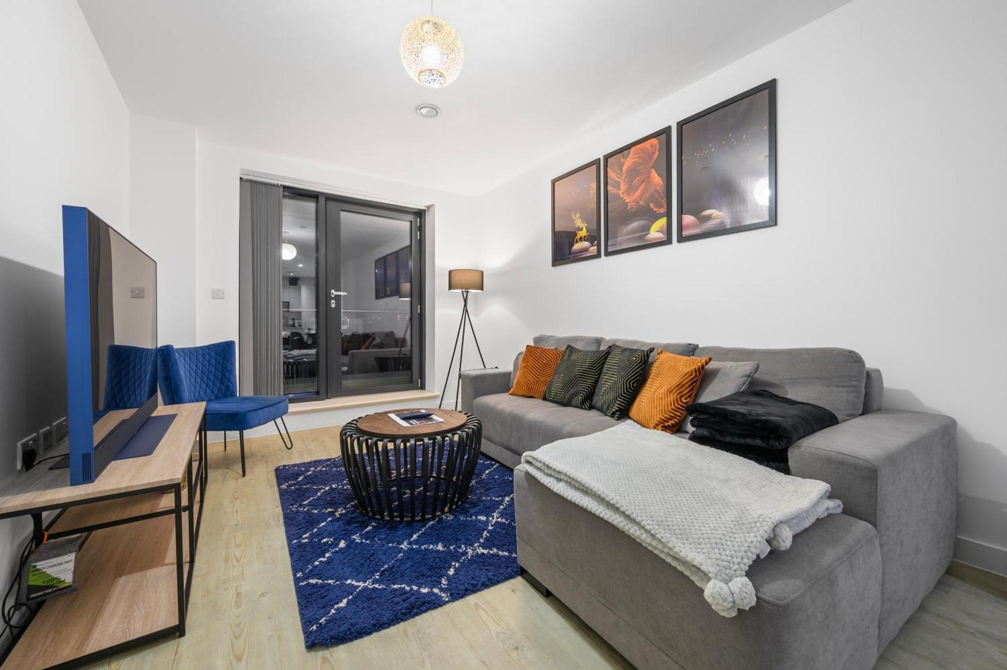 Stylish & Spacious Salford Quays One Bedroom High Floor Apartment With Balcony Манчестер Экстерьер фото