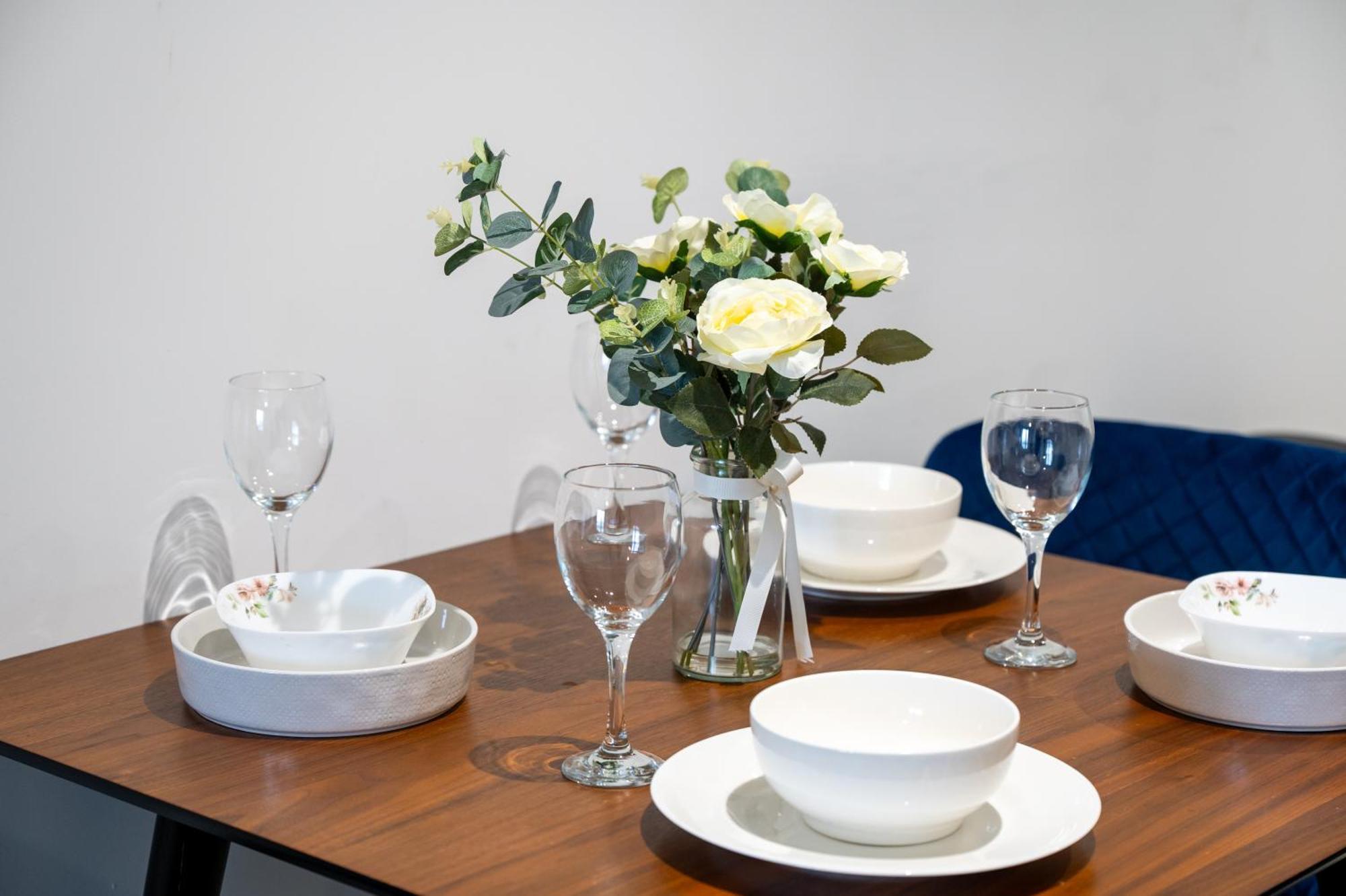 Stylish & Spacious Salford Quays One Bedroom High Floor Apartment With Balcony Манчестер Экстерьер фото