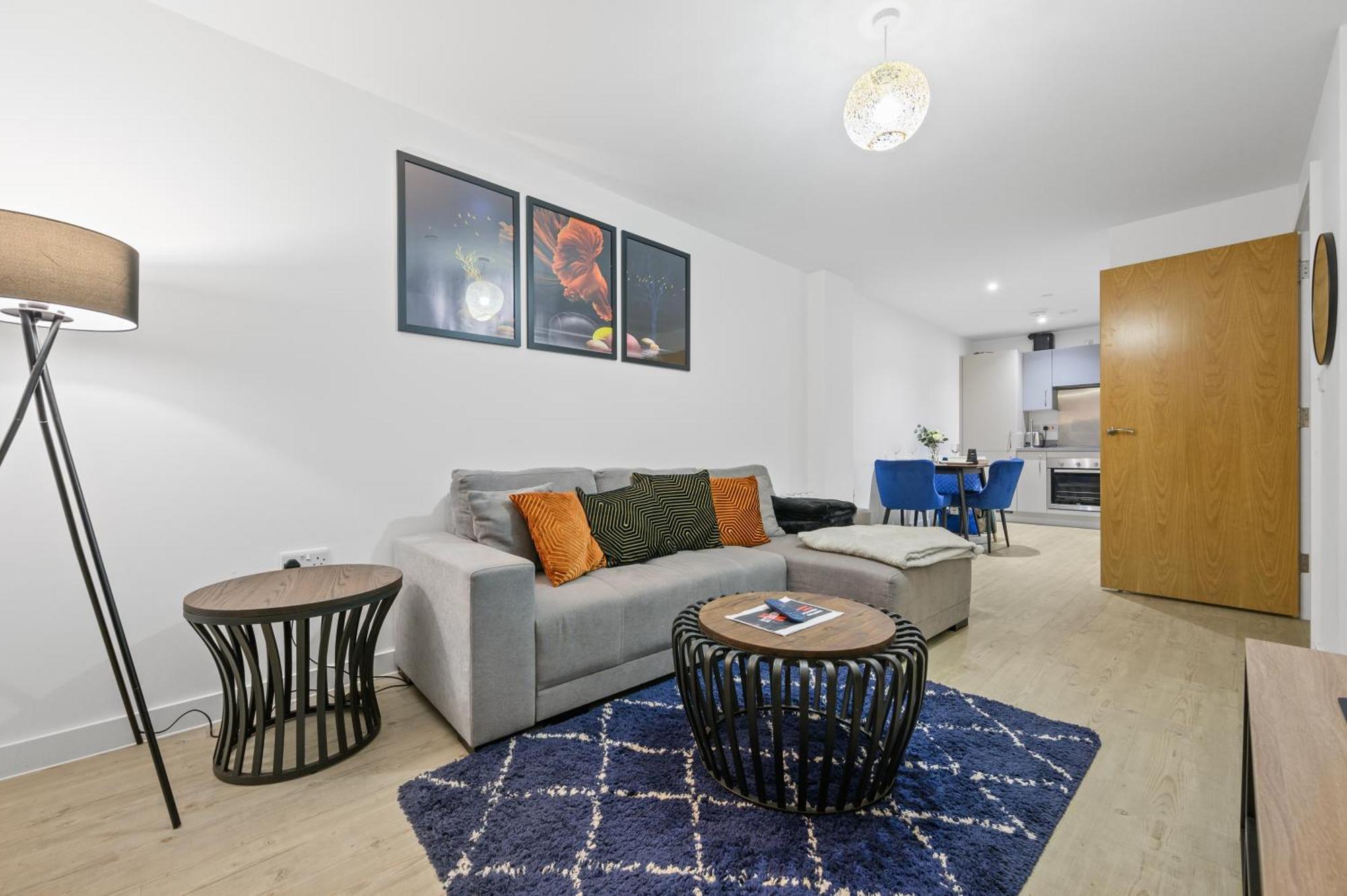 Stylish & Spacious Salford Quays One Bedroom High Floor Apartment With Balcony Манчестер Экстерьер фото