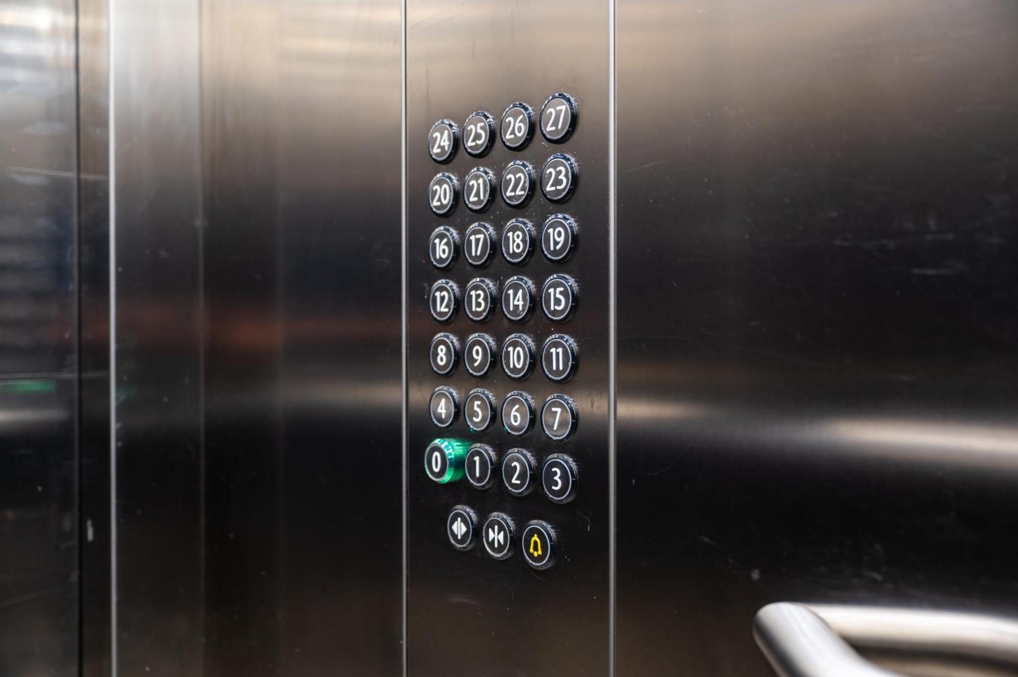 Stylish & Spacious Salford Quays One Bedroom High Floor Apartment With Balcony Манчестер Экстерьер фото