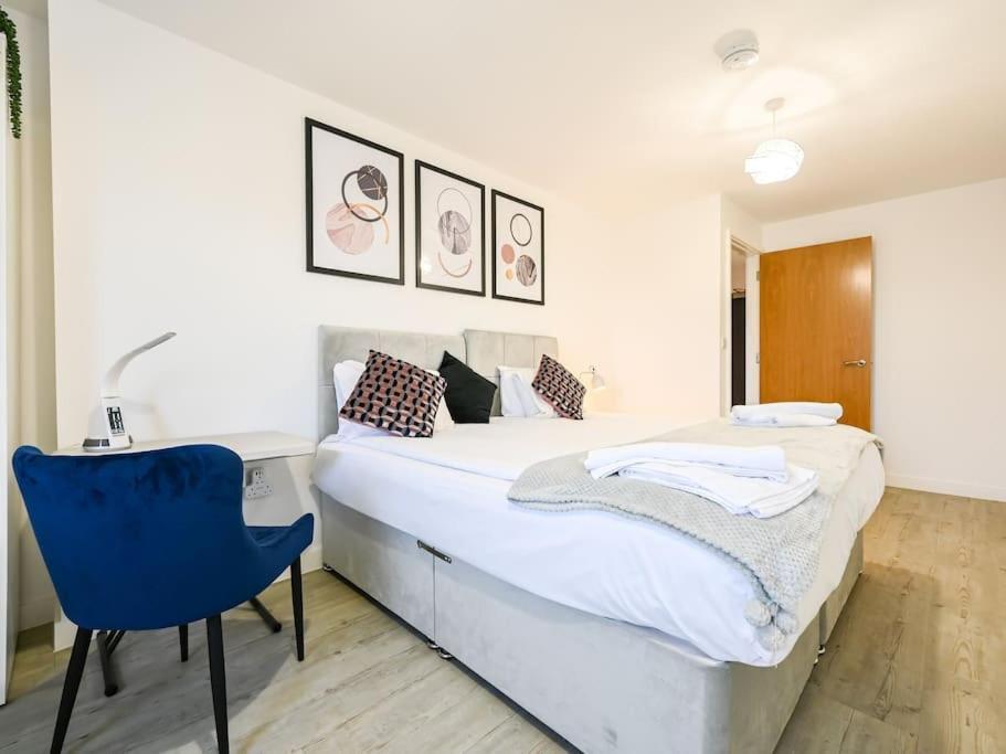 Stylish & Spacious Salford Quays One Bedroom High Floor Apartment With Balcony Манчестер Экстерьер фото