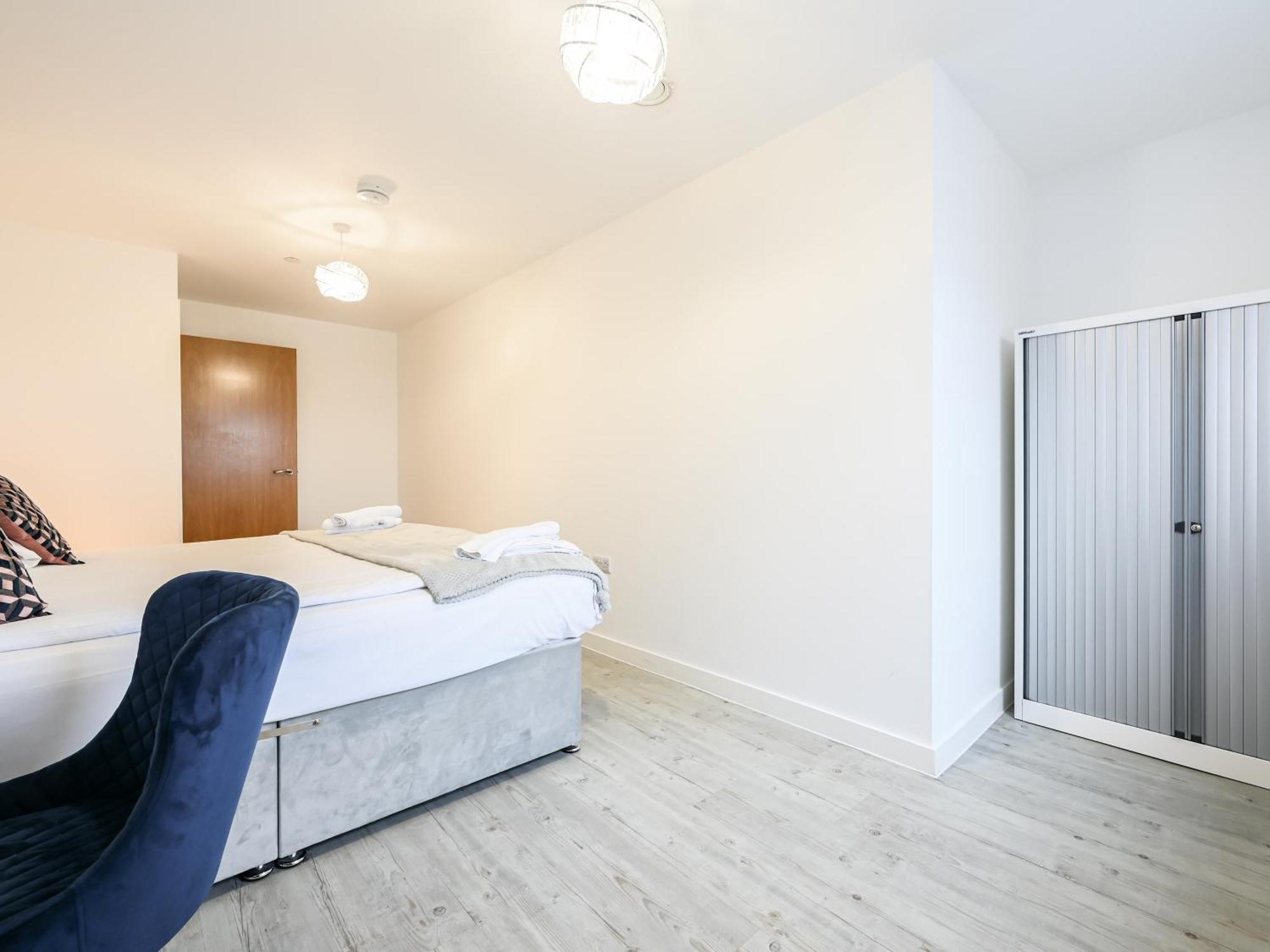 Stylish & Spacious Salford Quays One Bedroom High Floor Apartment With Balcony Манчестер Экстерьер фото